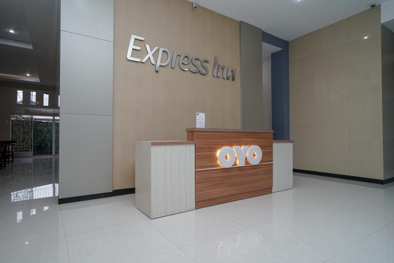 פאלמבאנג Oyo 616 Express Inn מראה חיצוני תמונה